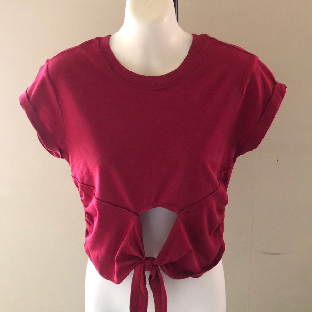 Red cropped tee